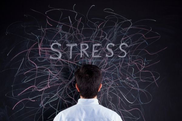 Stress kéo dài có thể khiến cho nam giới bị tiểu đêm nhiều